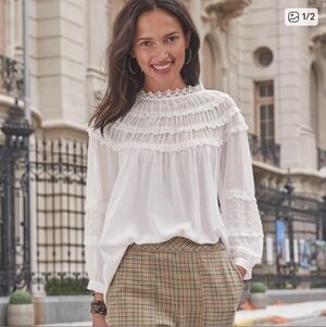 SUNDANCE White Cropped Top.  Very Cute & Comfortable.  Size XS  XSP.  $12
